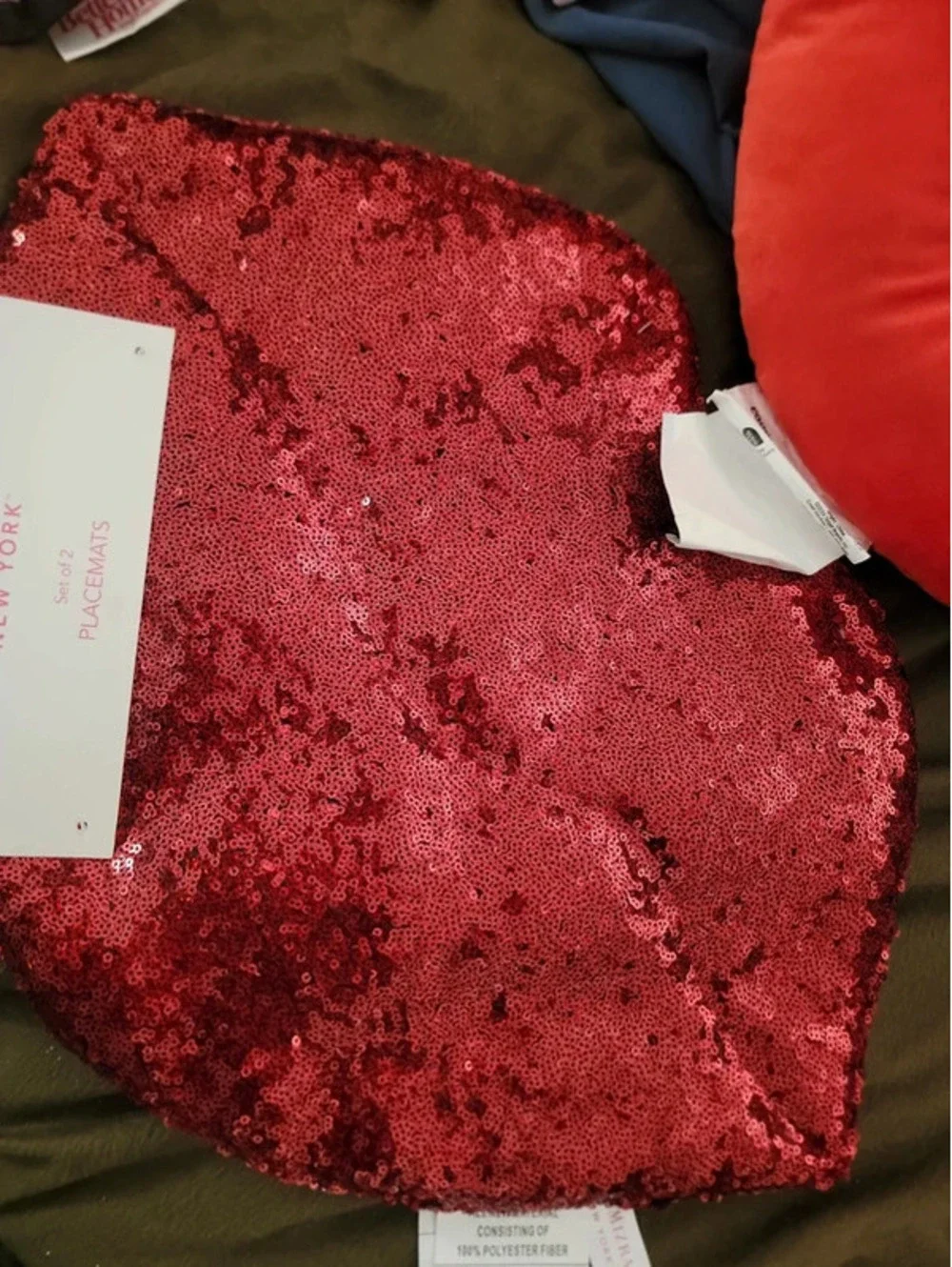 Bundle lip pillow / 2 Isaac Miztahi lip sequins placemats
